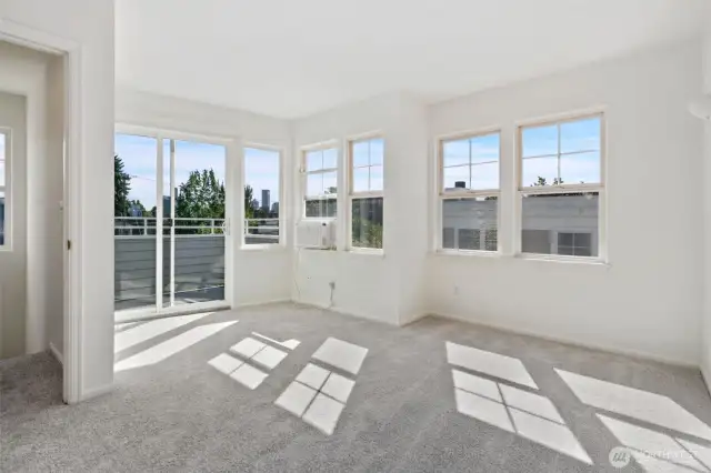 Primary shown without virtual staging in place - all fresh and ready for you!