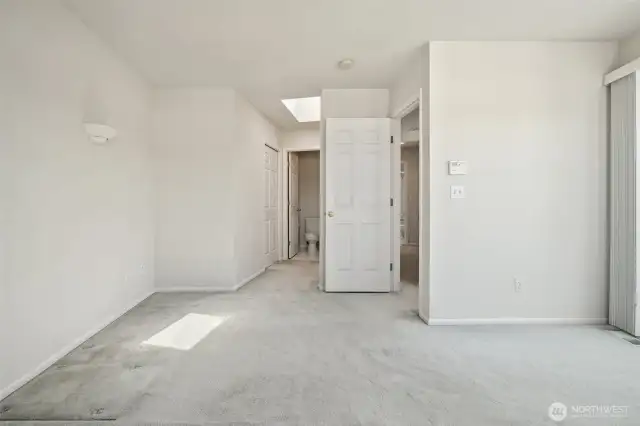 Primary without staging - view deck to right via slider