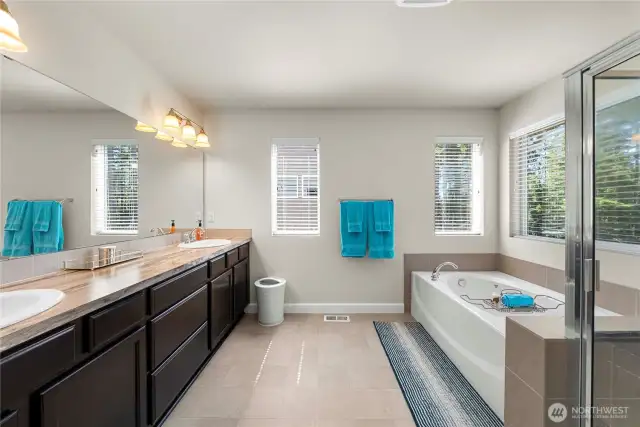 Primary 5pc bathroom