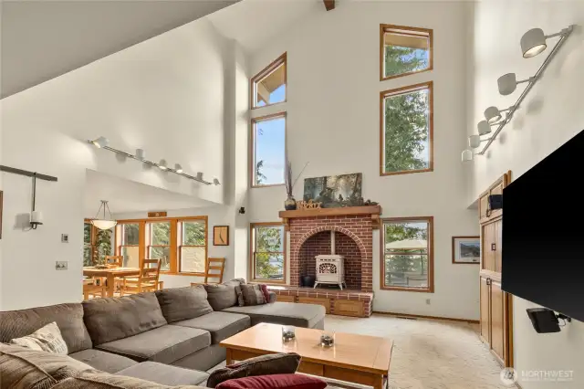 Soaring vaulted ceiling in the living room maximize the views.