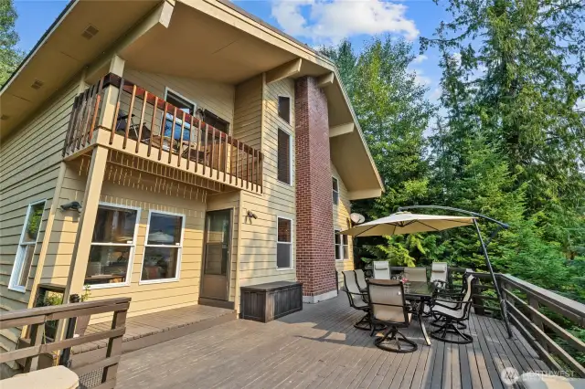 Siting on the large bench  on the back deck - what a great hang out space.