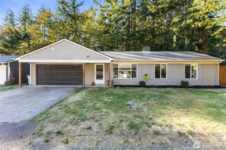 Come see this Gem in the Timberlane Development!  Home was just freshly repainted 9/25