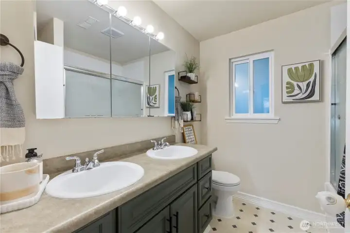 Main Full bath