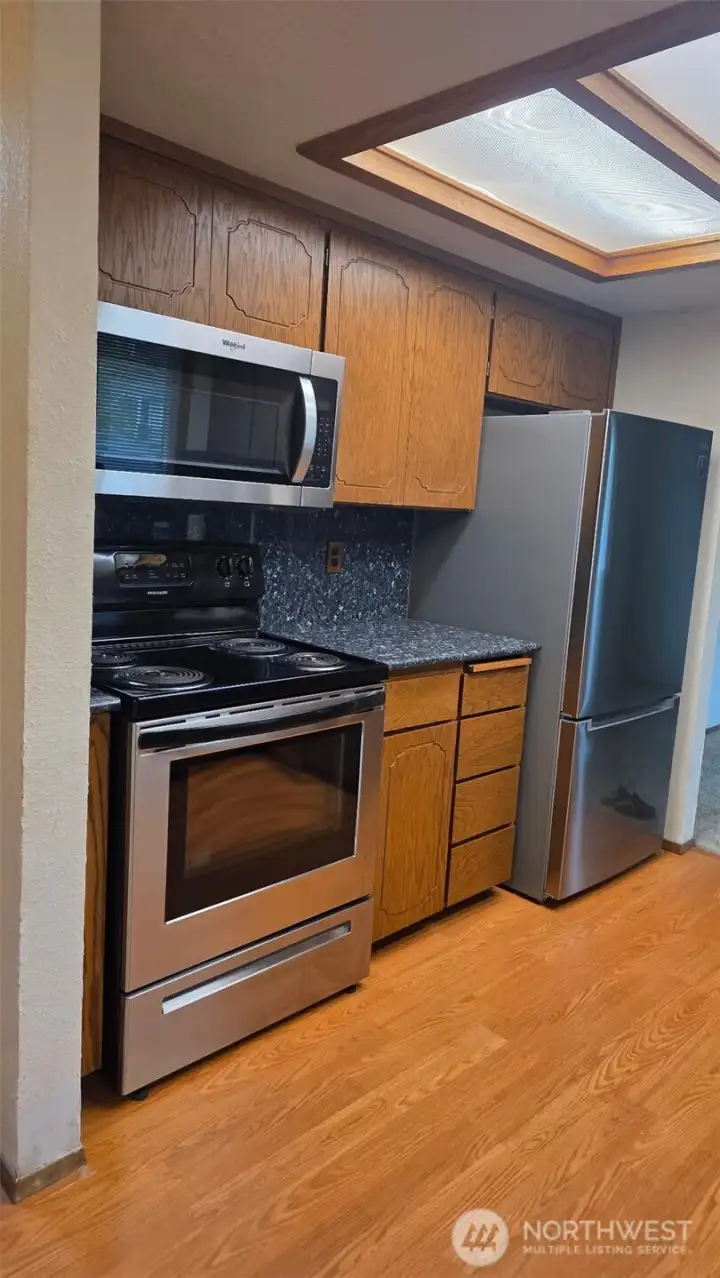 Kitchen w/ Stainless Steel Appliances Kitchen w/ Stainless Steel Appliances