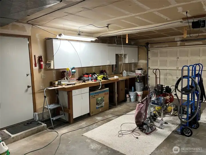 Garage shows Work Bench
