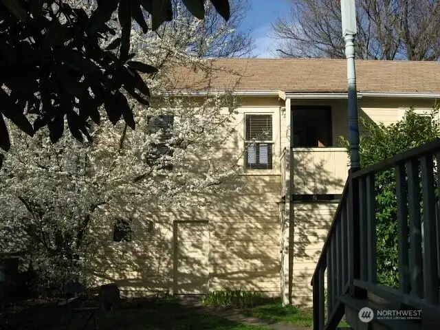 Cottage unit 908 1/2