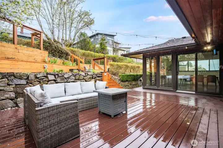 Generous deck off kitchen/dining perfect for entertainiing.