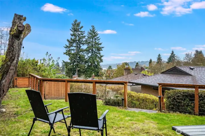 Peek-a-boo views of Lake WA.