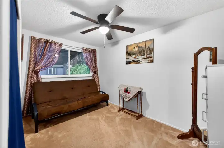 2nd bedroom with ceiling fan