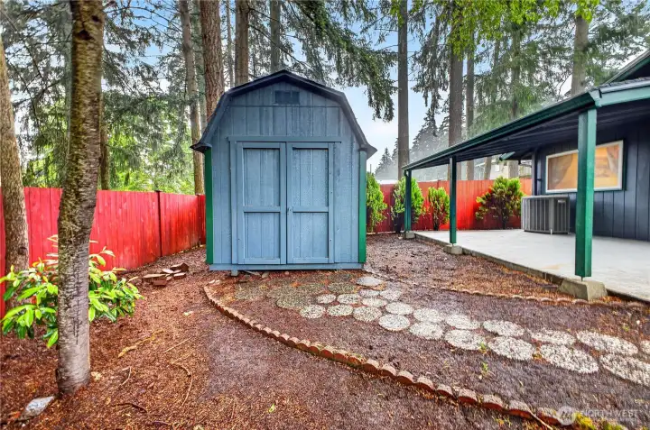 Shed/Shop with electric