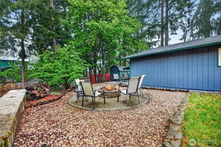 Fire pit area with concrete patio