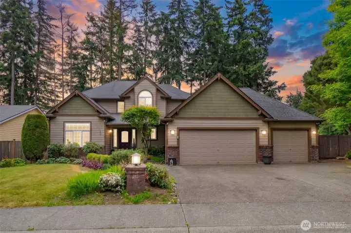17433 SE 257th St- Virtually Staged Twilight