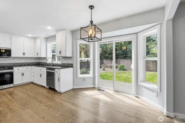 Eating area in kitchen without virtual staging