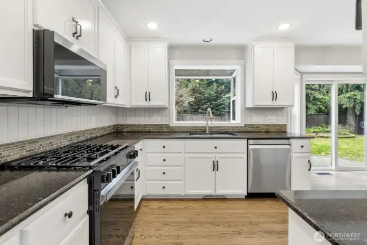 Kitchen with Gas Stove/Oven
