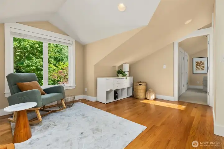 Thoughtfully designed, the upper-level landing creates a versatile bonus space perfect for work, relaxation, or play.