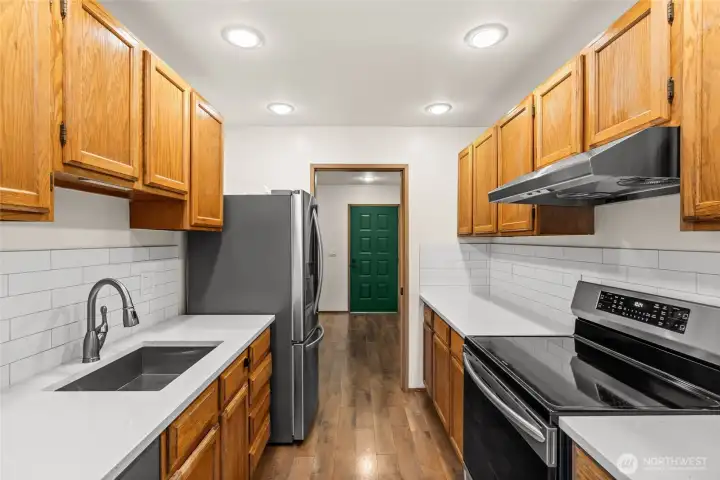 Kitchen & new appliances. Kitchen & new appliances.