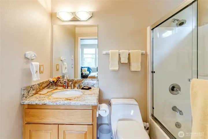 Full Bath Full Bath