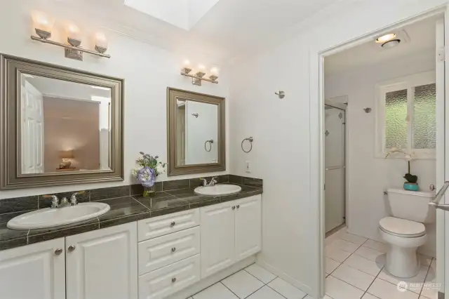 Dual sink primary bath with privacy door