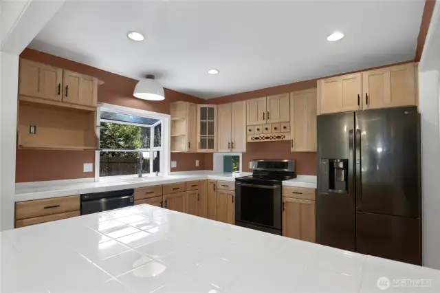 Beautiful kitchen. All drawers are soft close