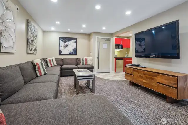 Alternate Social Room/Lounge View