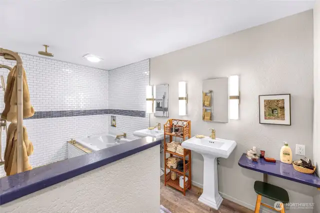 Primary Bedroom En suite Bath