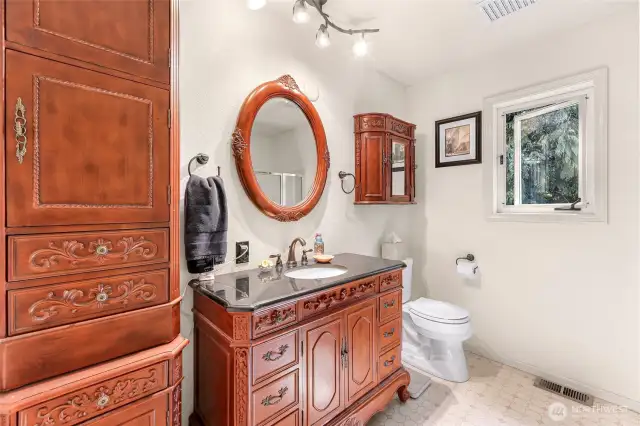 2nd floor - 3/4 bathroom