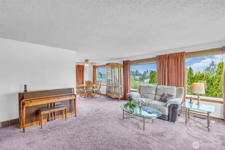 Large Windows complement the partial bay view