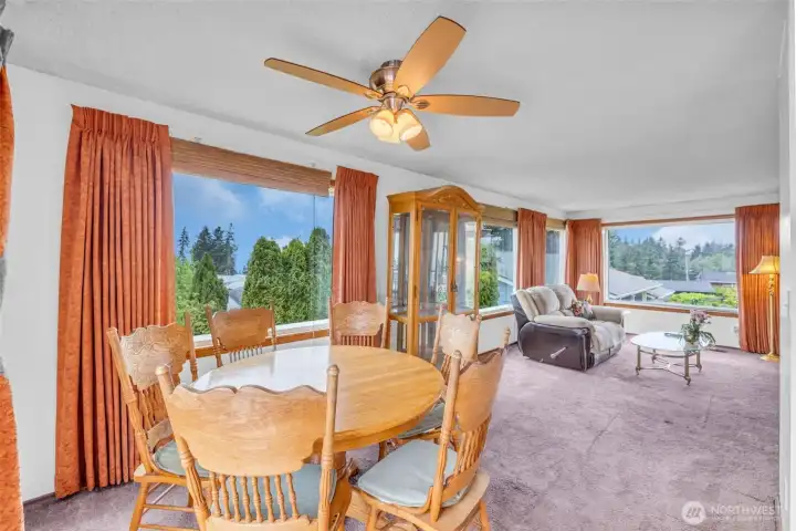 Diningroom for entertaining