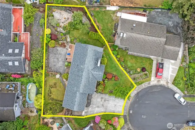 Overview of lot- plenty of room for play