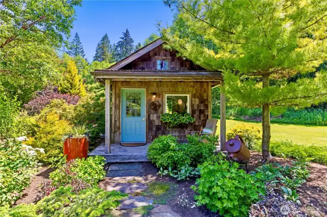 Charming 12' x 12' Studio, perfect for retreat, home office, yoga studio!