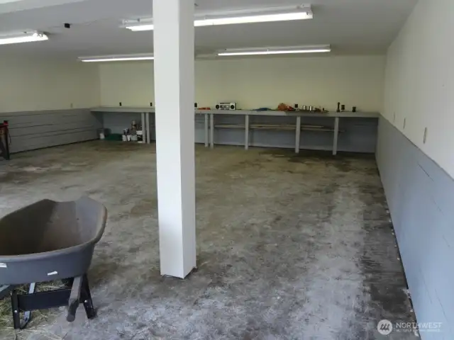 Photo shared from previous listing when shop was empty