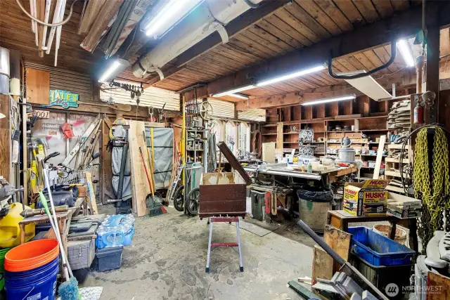 Separate shop in detached building