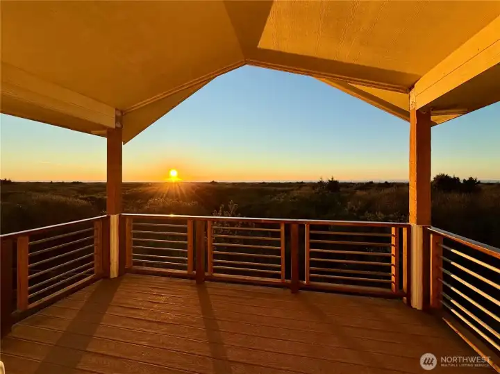 Incredible sunsets over the Pacific ocean!