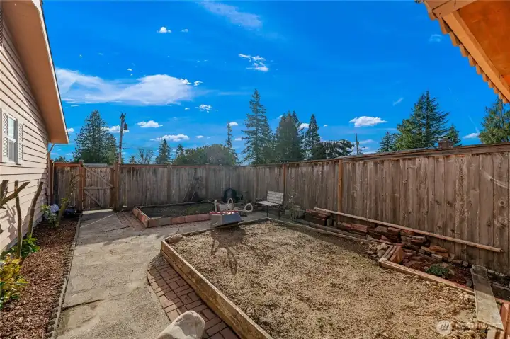 Garden area with two planting beds, perfect for growing your own fresh herbs and vegetables.