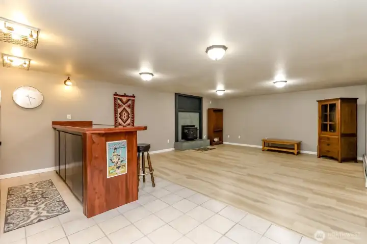 Basement/entertaining area