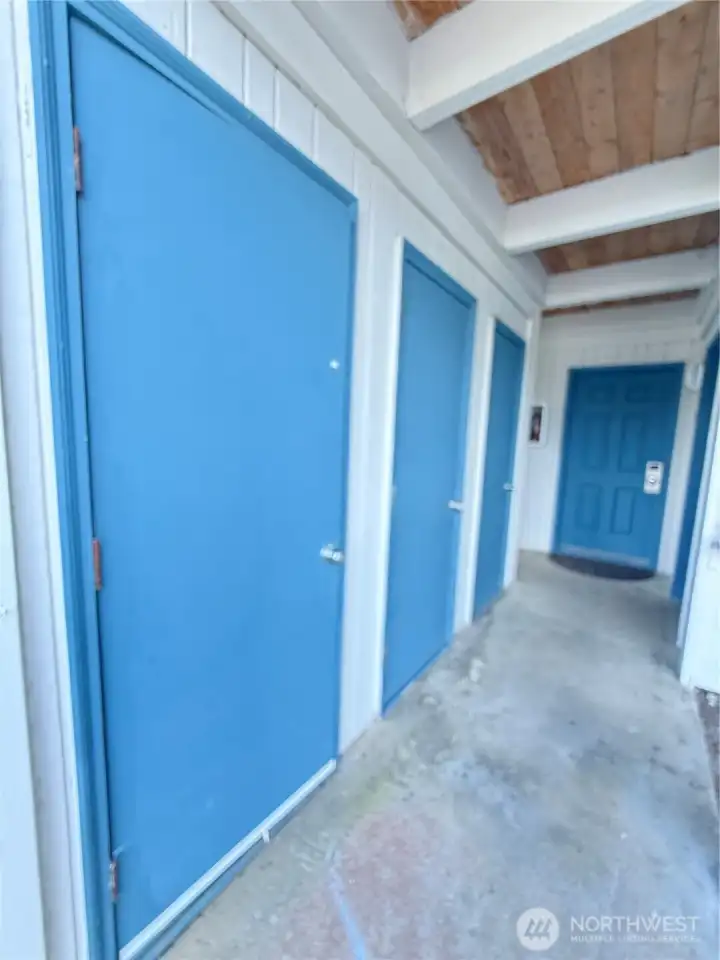 OUTSIDE storage for 411/412