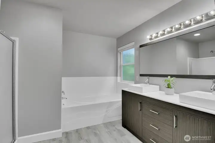 Primary Full Bath w/ Soaking Tub