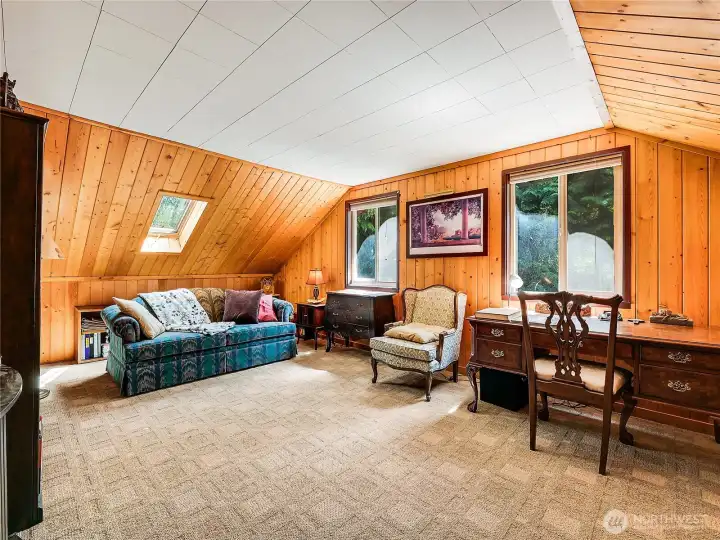 Large Loft bedroom. Great primary bedroom possibility. Windows look out to garden space Large Loft bedroom. Great primary bedroom possibility. Windows look out to garden space