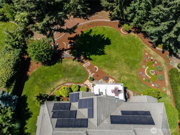 Well Manicured Lawn + Solar!