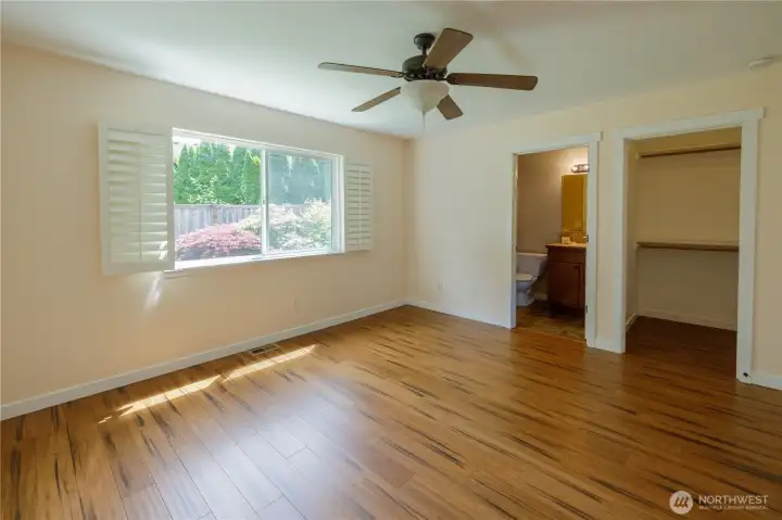 ...and also features en suite bath an generous closet.