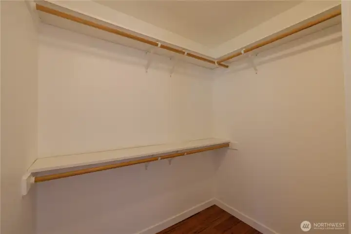 En suite closet.