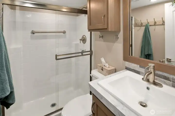 Nice 3/4 bath, sparkling clean! Nice 3/4 bath, sparkling clean!