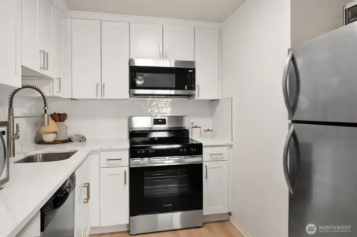 New kitchen w/appliances