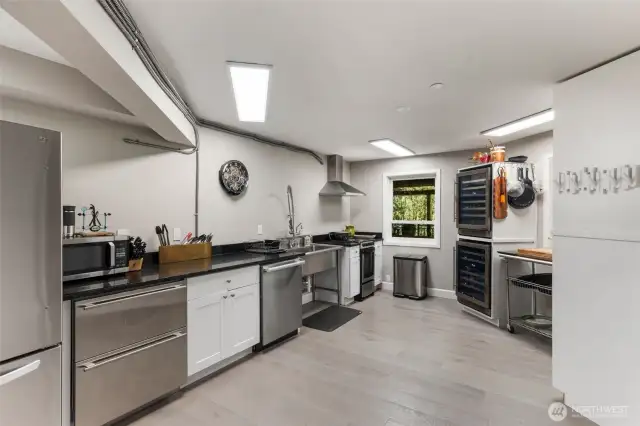 Full second kitchen. Great for multi-generaltion living, roommates, older kids, renting the space out etc.