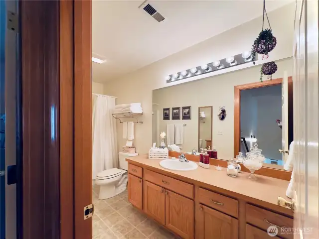 Upstairs full bathroom