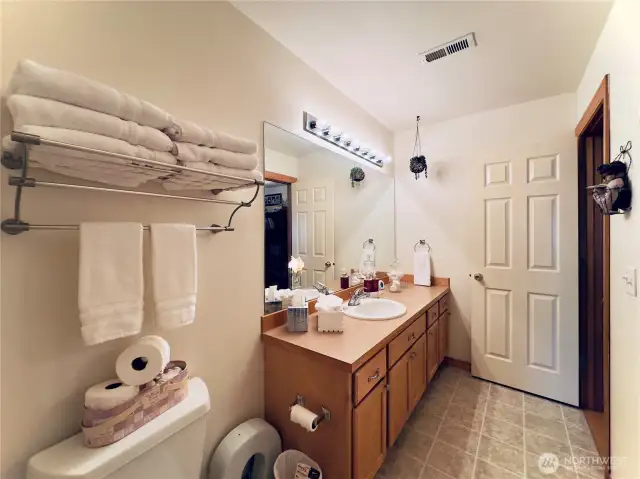 Upstairs full bathroom