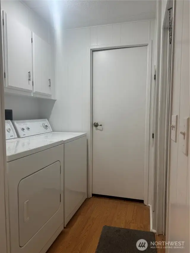 Utility hall with washer and dryer