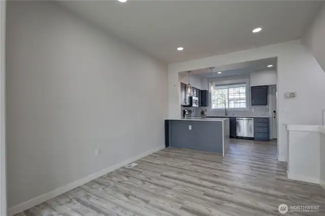 Open layout floor plan w/ lots of natural light!