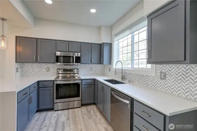 Fully updated kitchen w/ high-end finishes.