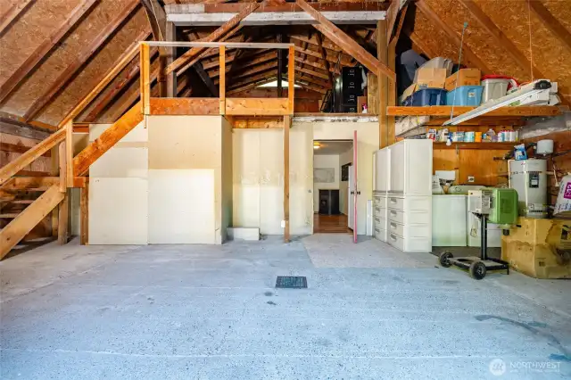 Shop with loft for tons of extra storage